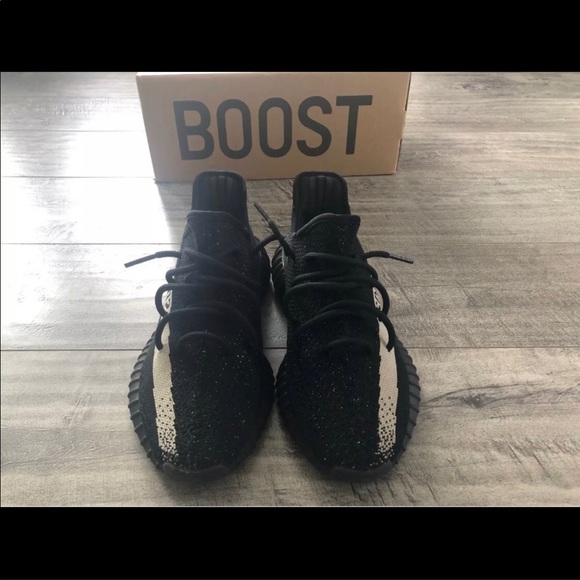 YEEZY BOOST 350 V2 'OREO - Picture 4 of 8
